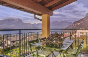 Balcony Lake View Apartment Lierna